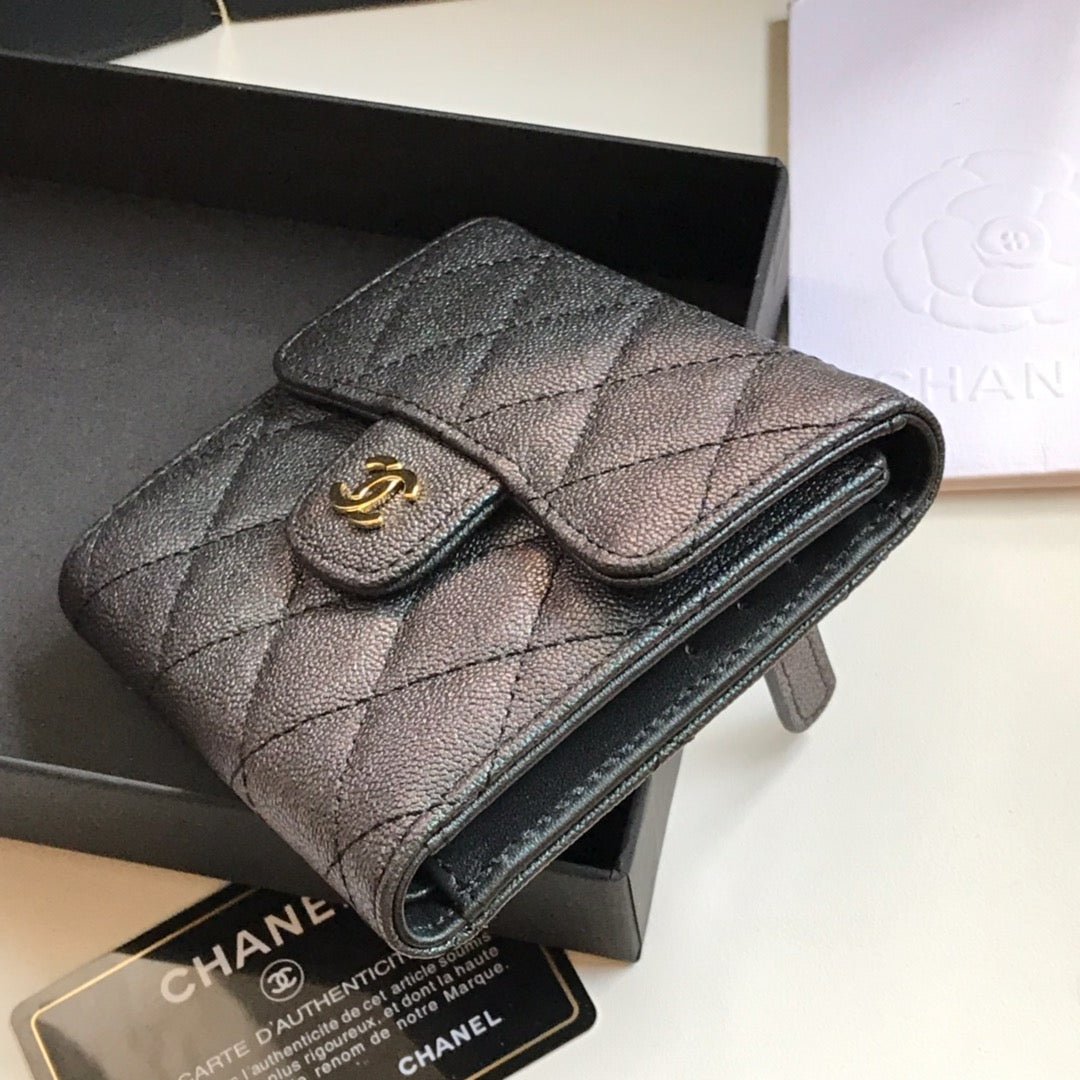 {Style No: N48AOH6S} CC FLAP CARD HOLDER 11.5 BLACK GRAINED CALFSKIN GOLD ICON - Image 3