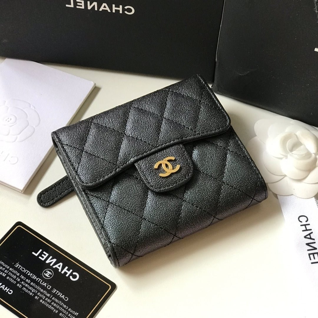 {Style No: N48AOH6S} CC FLAP CARD HOLDER 11.5 BLACK GRAINED CALFSKIN GOLD ICON