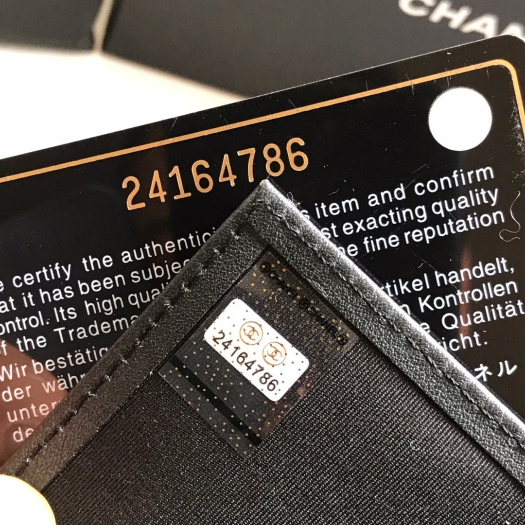 {Style No: GT2LUFS8} CC FLAP CARD HOLDER 11.5 BLACK GRAINED CALFSKIN WITH GOLD ICON - Image 9