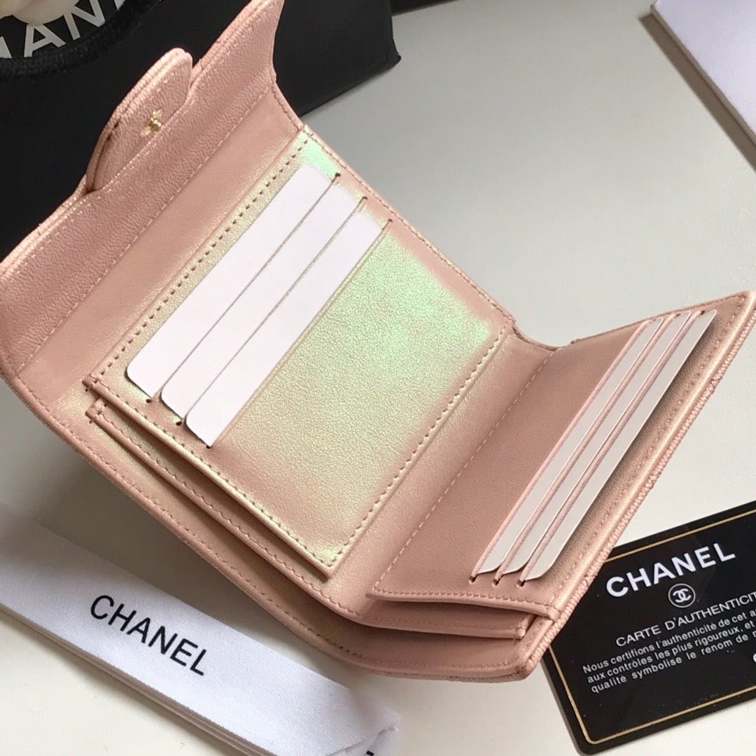 {Style No: RCRRCG4M} CC FLAP CARD HOLDER 11.5 PALE PINK GRAINED CALFSKIN GOLD ICON - Image 4