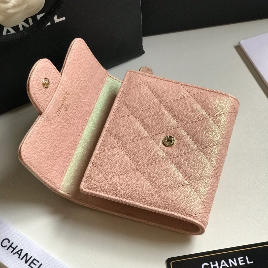 {Style No: RCRRCG4M} CC FLAP CARD HOLDER 11.5 PALE PINK GRAINED CALFSKIN GOLD ICON - Image 3