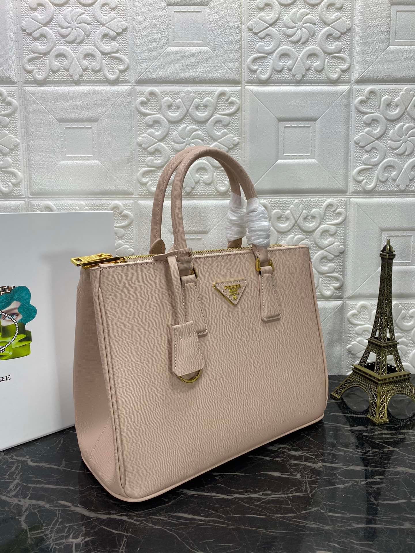 {Style No: GKD2Z22I} PRA GALLERIA 32 BAG IN BEIGE SAFFIANO LEATHER - Image 2