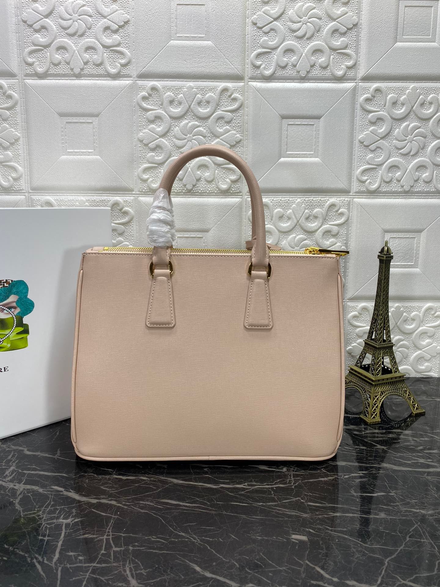 {Style No: GKD2Z22I} PRA GALLERIA 32 BAG IN BEIGE SAFFIANO LEATHER - Image 3