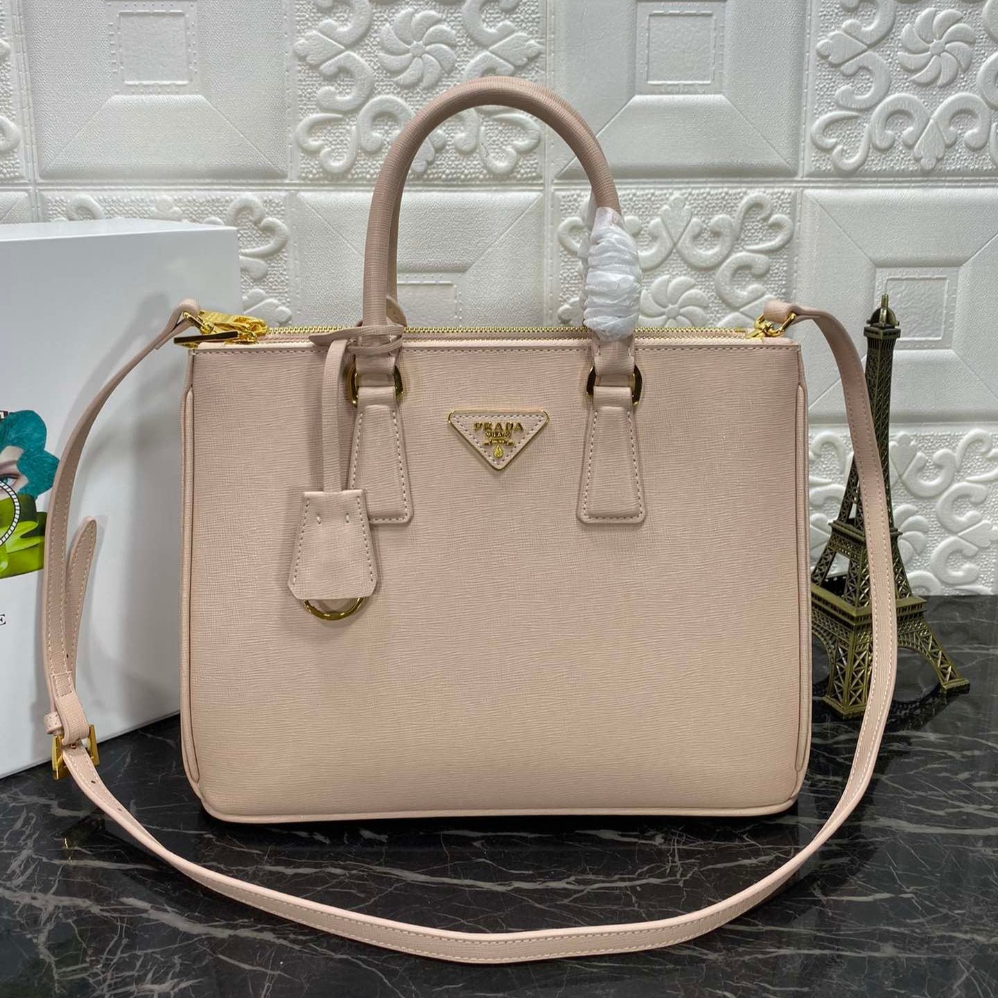 {Style No: GKD2Z22I} PRA GALLERIA 32 BAG IN BEIGE SAFFIANO LEATHER
