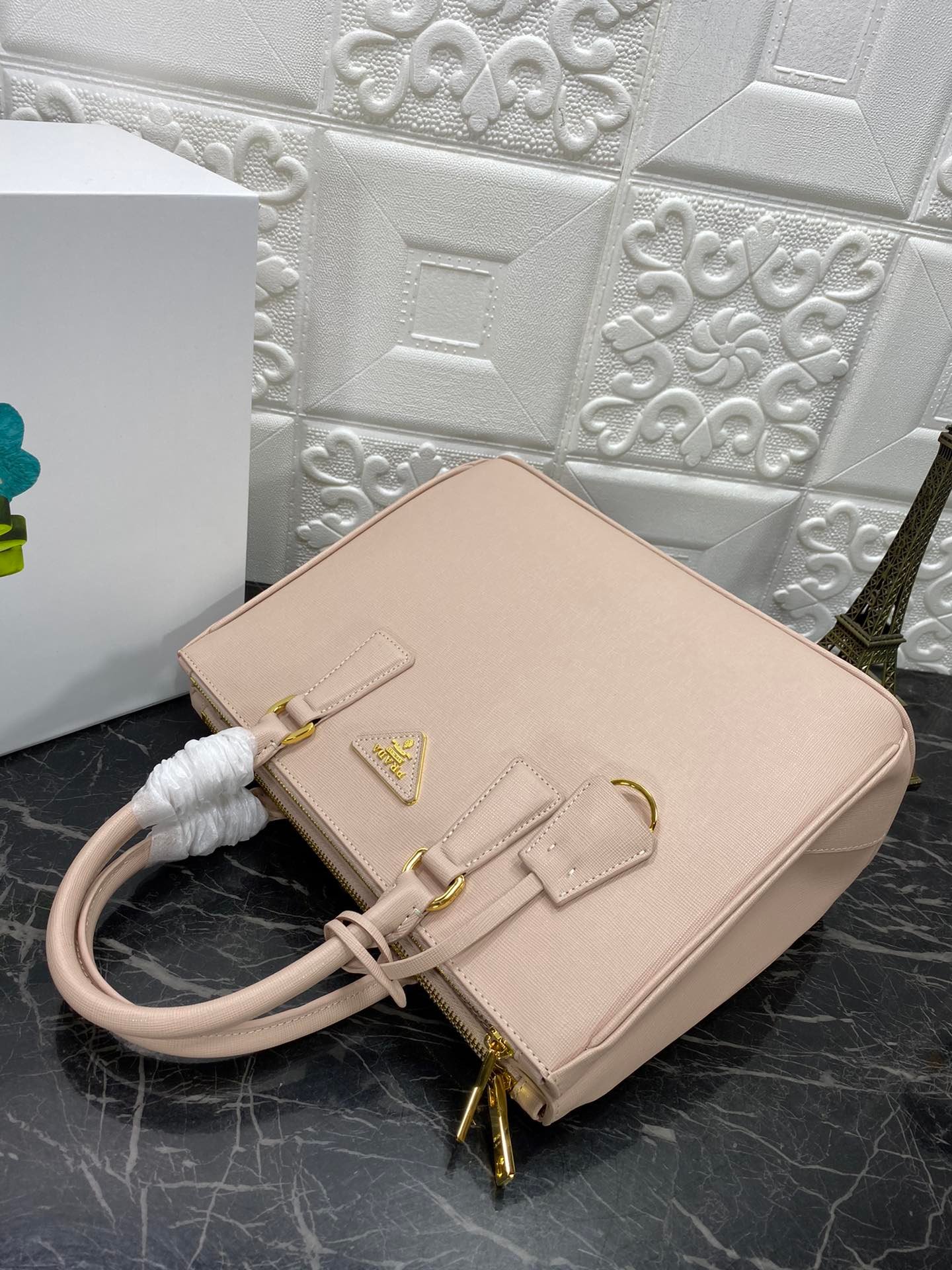 {Style No: GKD2Z22I} PRA GALLERIA 32 BAG IN BEIGE SAFFIANO LEATHER - Image 4