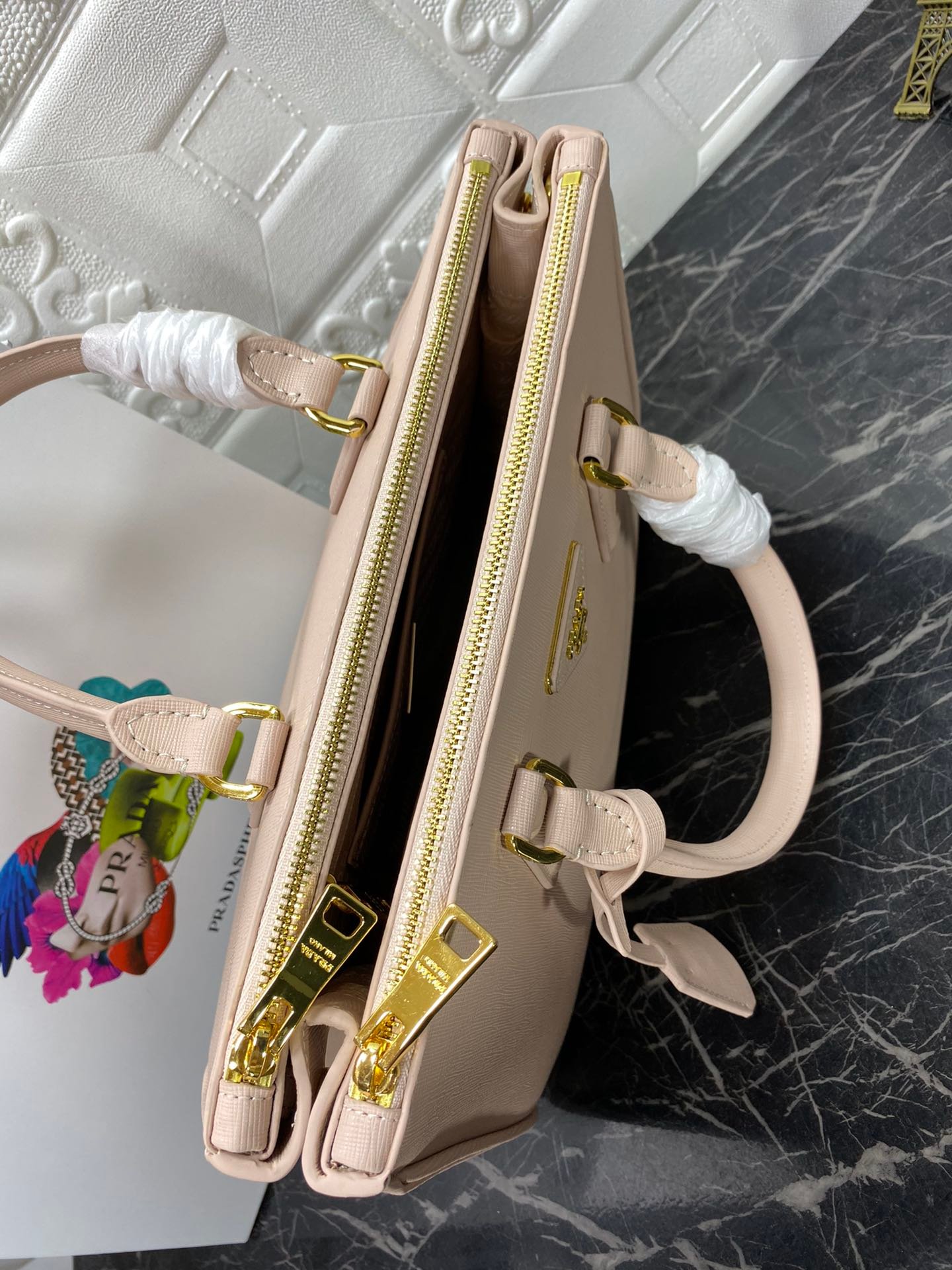 {Style No: GKD2Z22I} PRA GALLERIA 32 BAG IN BEIGE SAFFIANO LEATHER - Image 9