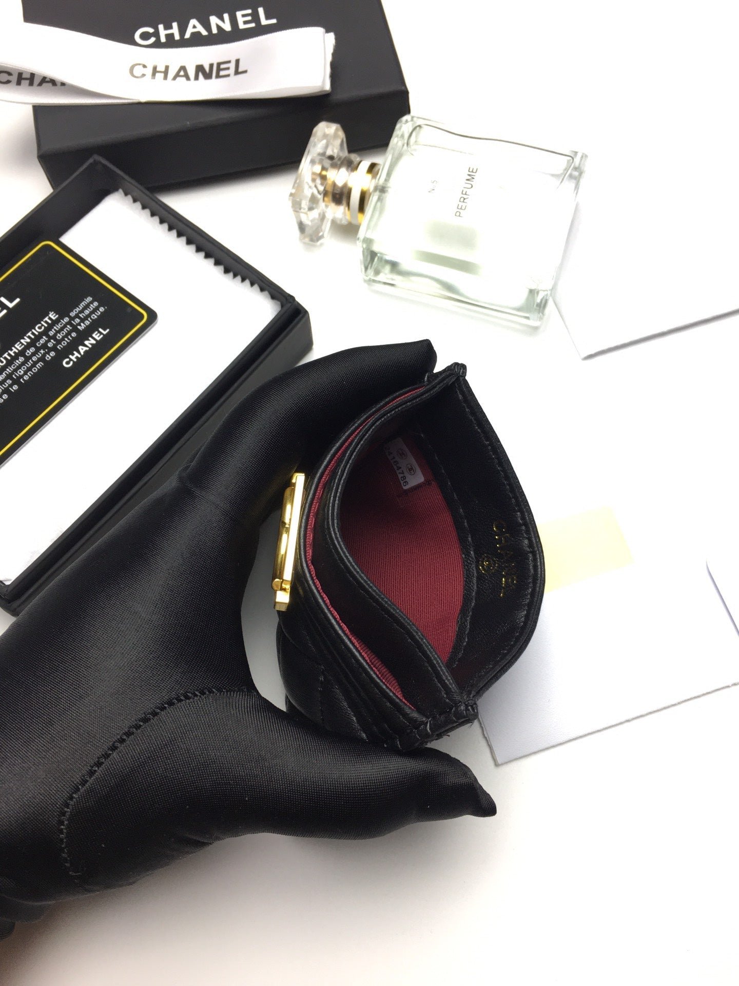{Style No: CK6I8YUM} CC BOY CARD HOLDER 11.2 BLACK CALFSKIN GOLD ICON - Image 5