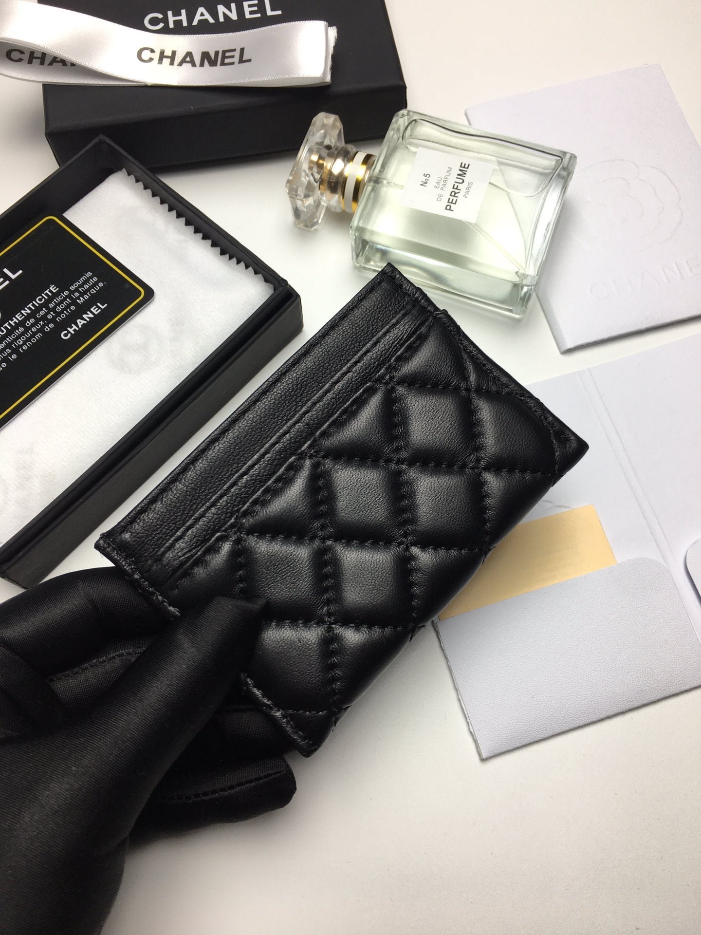 {Style No: CK6I8YUM} CC BOY CARD HOLDER 11.2 BLACK CALFSKIN GOLD ICON - Image 6