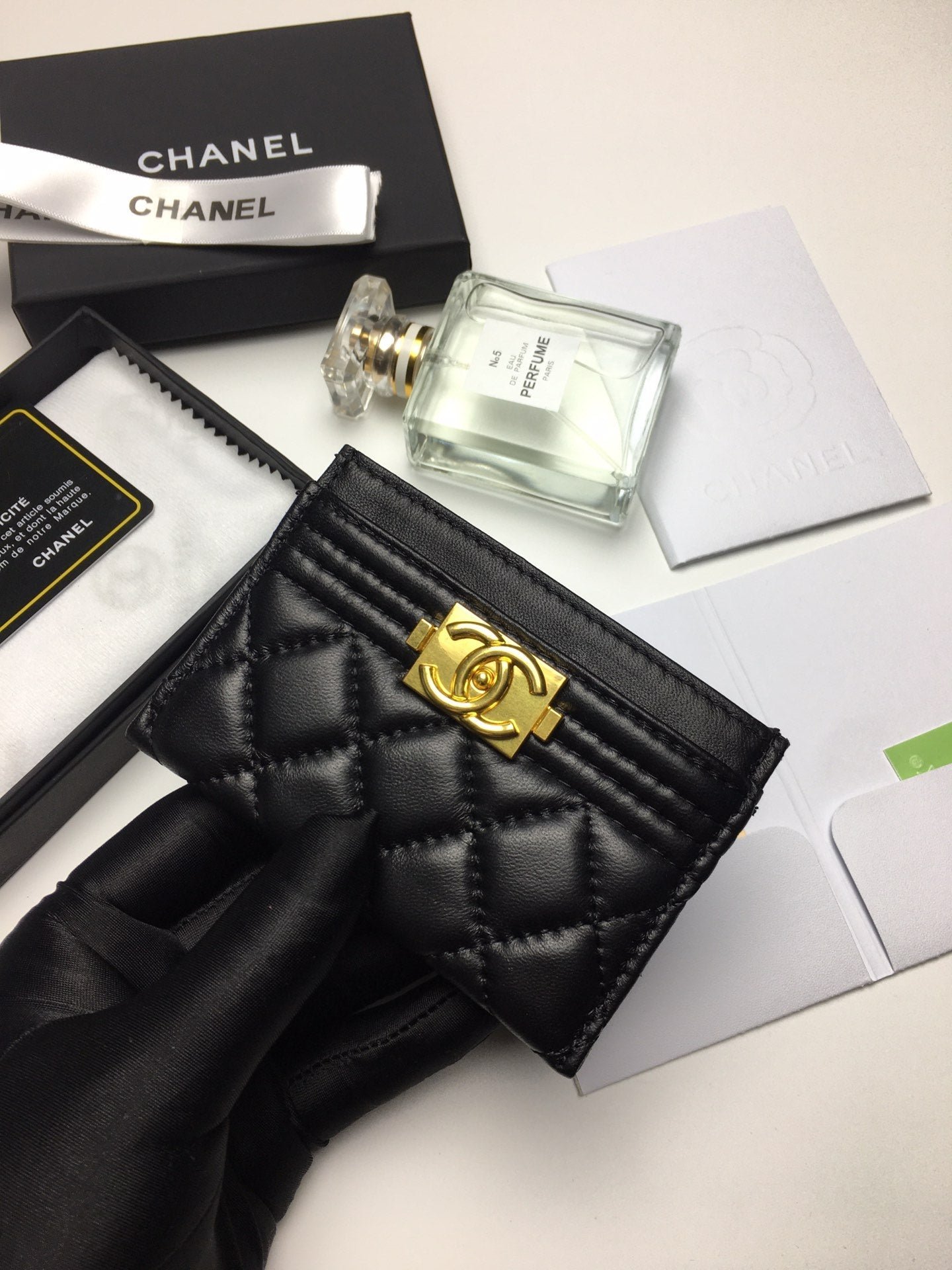 {Style No: CK6I8YUM} CC BOY CARD HOLDER 11.2 BLACK CALFSKIN GOLD ICON - Image 2