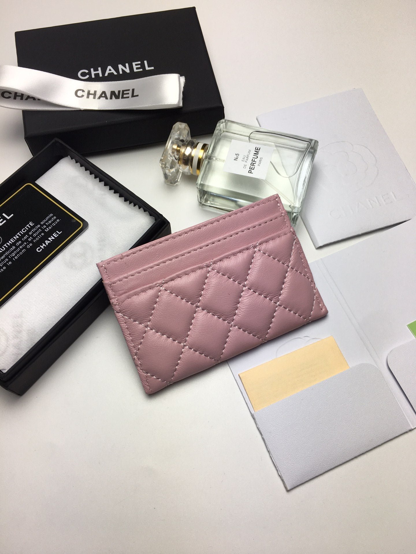 {Style No: 3ABVTAQ9} CC BOY CARD HOLDER 11.2 BABY PINK CALFSKIN GOLD ICON - Image 4