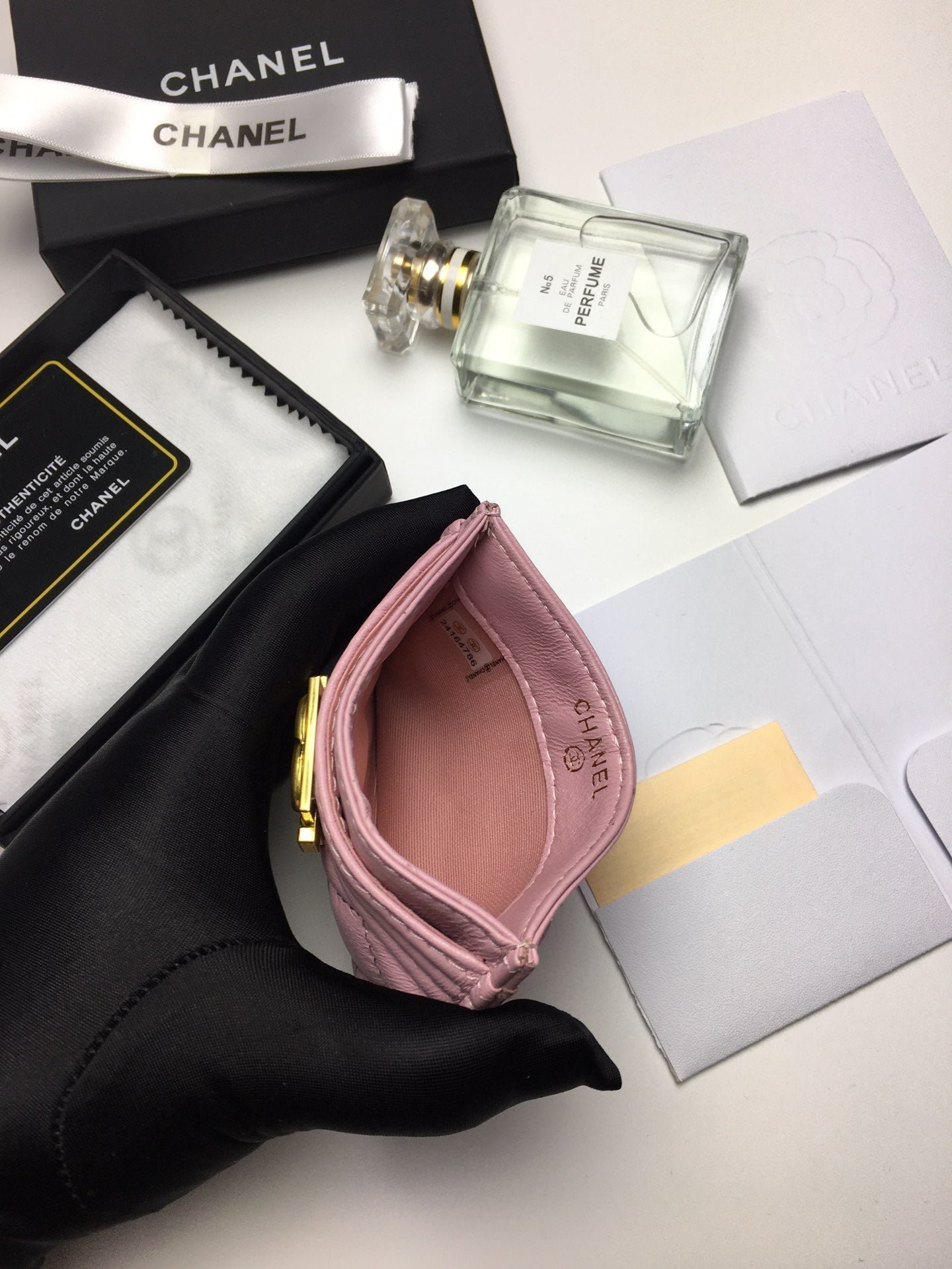 {Style No: 3ABVTAQ9} CC BOY CARD HOLDER 11.2 BABY PINK CALFSKIN GOLD ICON - Image 5