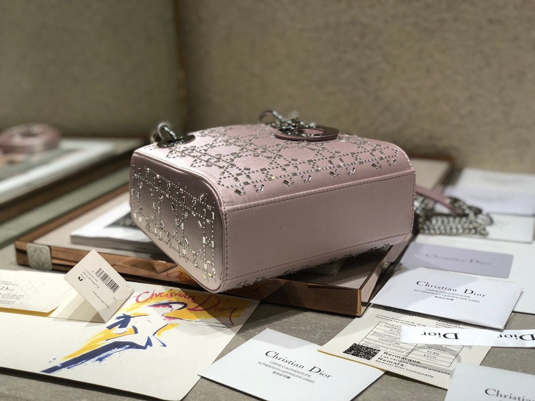 {Style No: X6ZG81TB} LADY 24 HANDBAG EMBOSSED DIAMOND IN SILVER CALFSKIN - Image 8