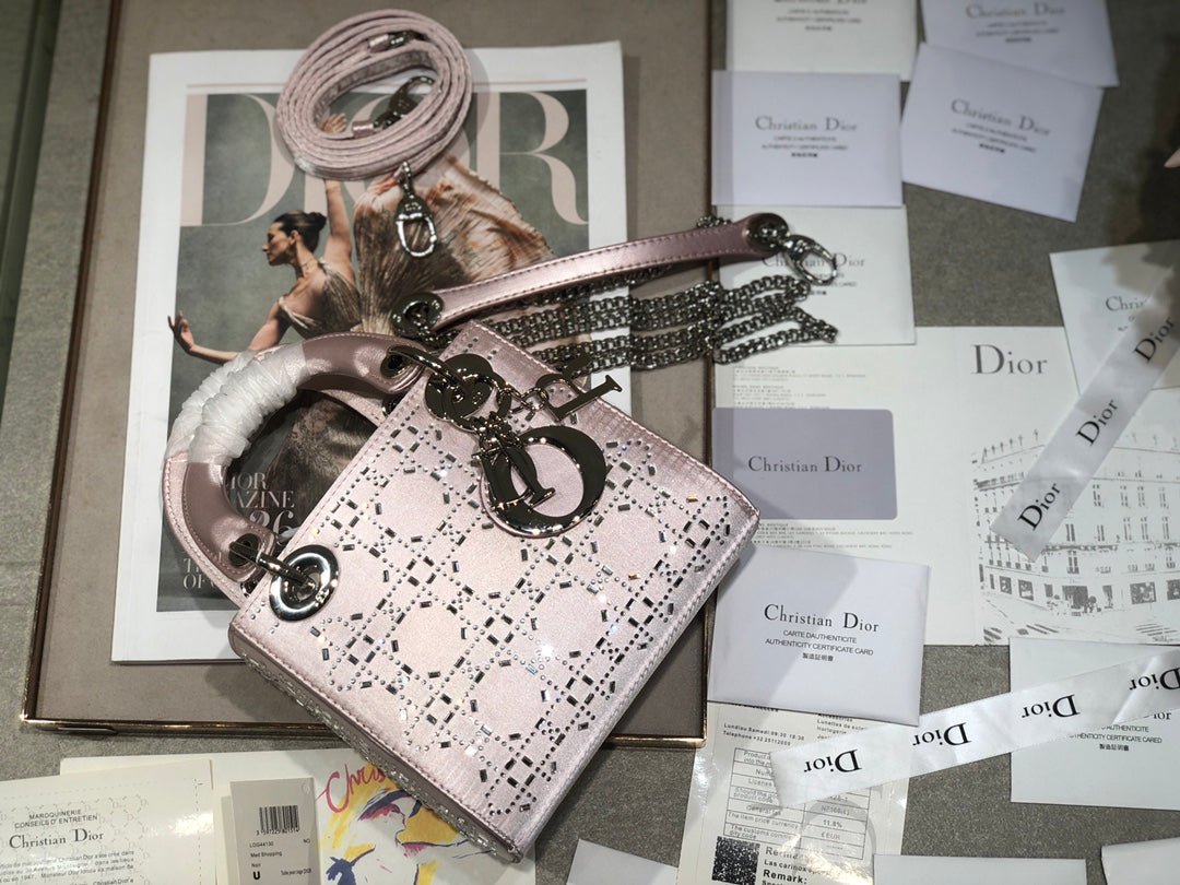 {Style No: X6ZG81TB} LADY 24 HANDBAG EMBOSSED DIAMOND IN SILVER CALFSKIN - Image 7