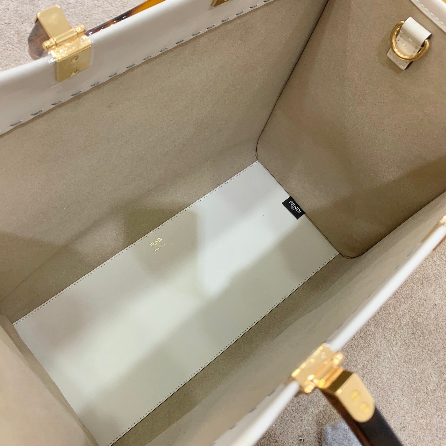 {Style No: 9YIQC4MN} SHINE 40 TOTE BAG IN WHITE EMBOSSED CALFSKIN - Image 3