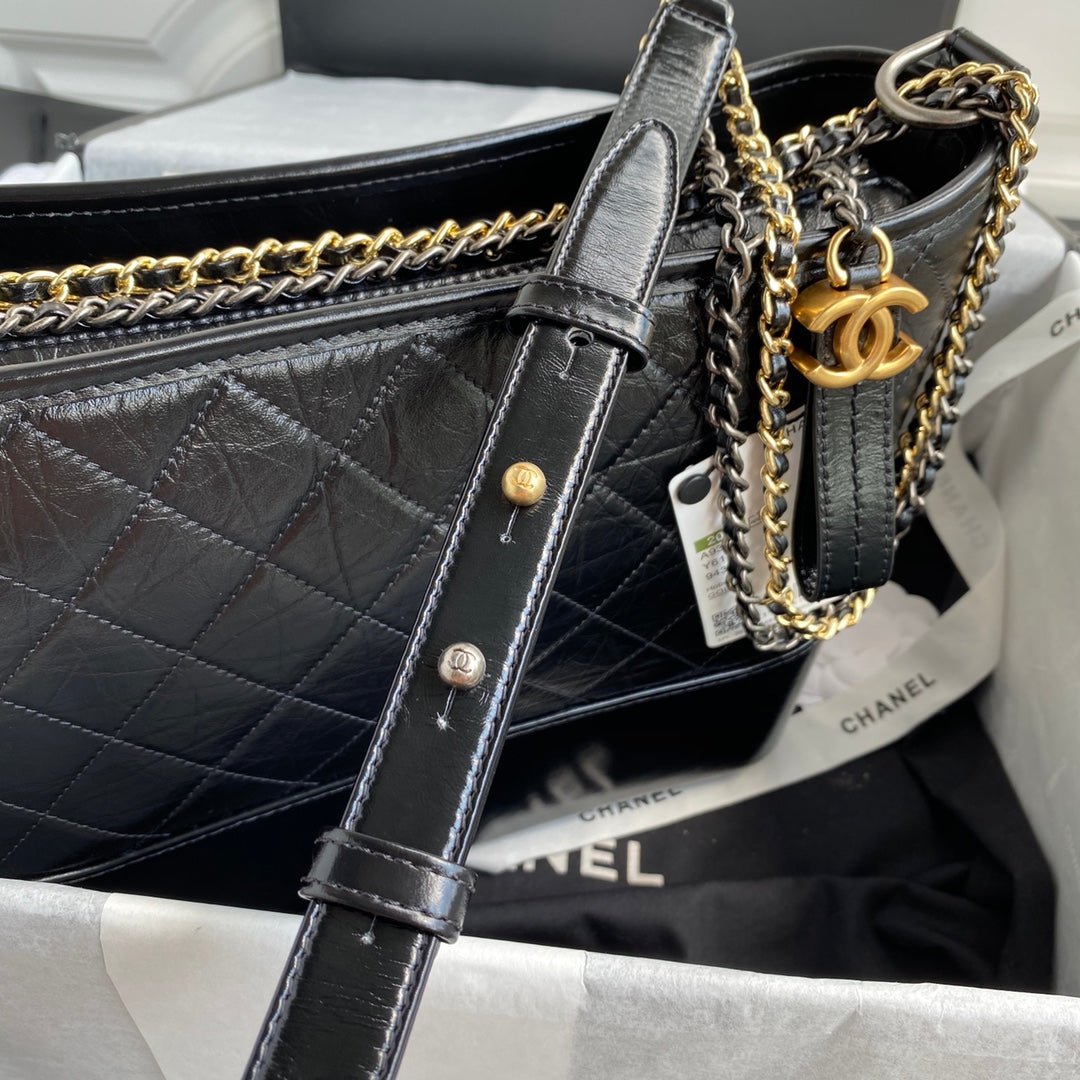 {Style No: 8KLB73EN} CC GABRIELLE MEDIUM 28 HOBO BAG IN BLACK CALFSKIN - Image 4