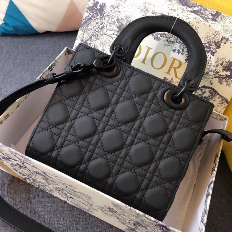 {Style No: 26HKXQ48} MEDIUM LADY 20 BAG IN BLACK CALFSKIN