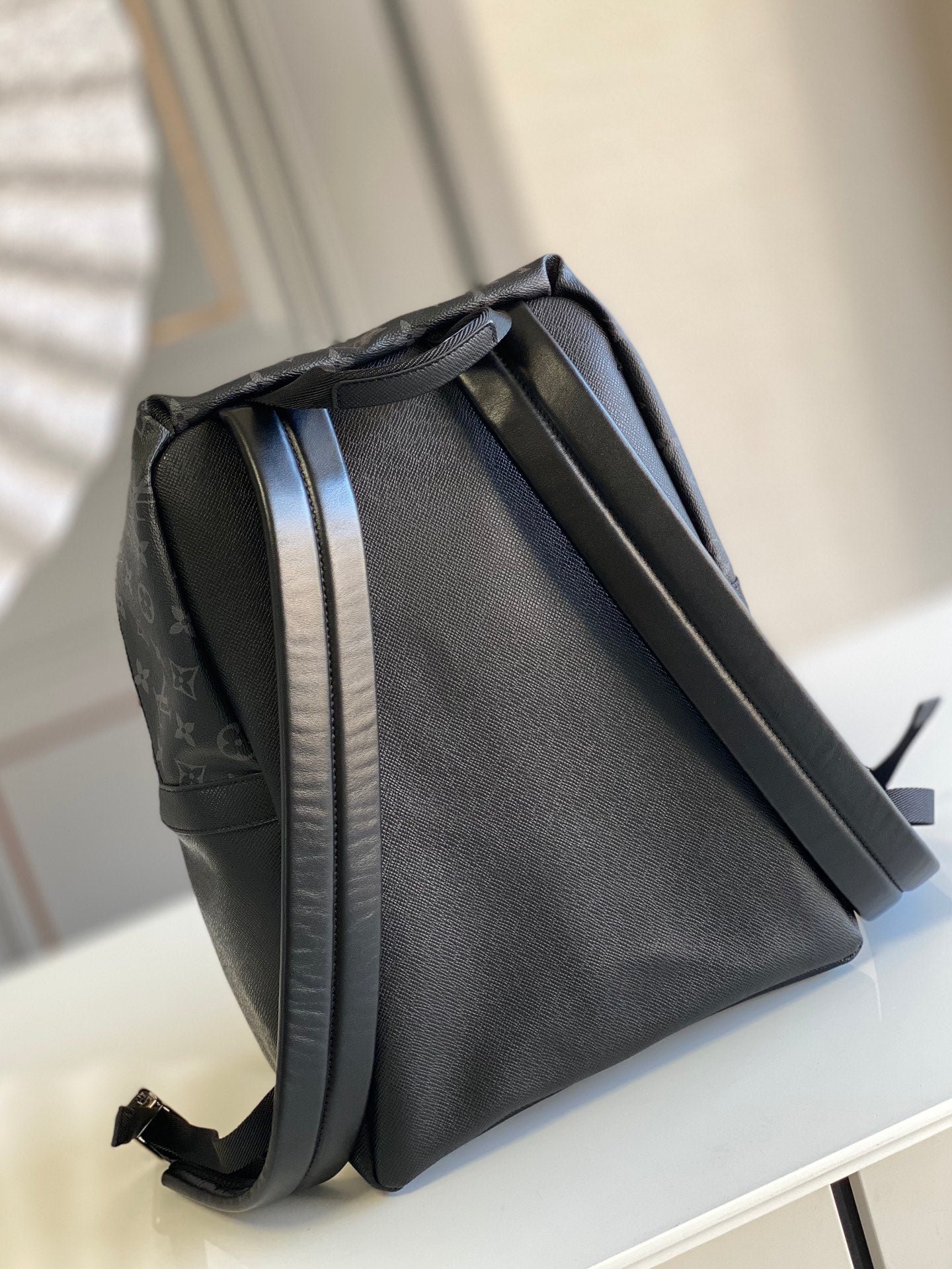 {Style No: V1U13AQ5} DISCOVERY BACKPACK 40 IN BLACK MONOGRAM CANVAS - Image 3