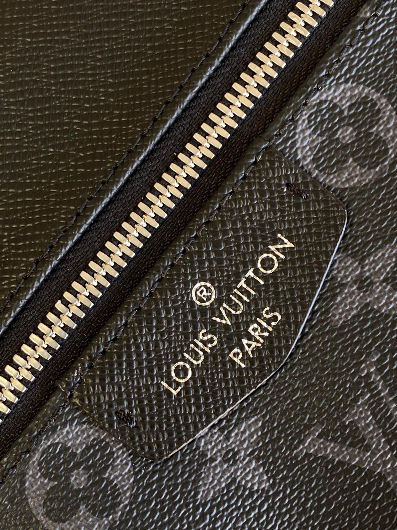 {Style No: V1U13AQ5} DISCOVERY BACKPACK 40 IN BLACK MONOGRAM CANVAS - Image 7