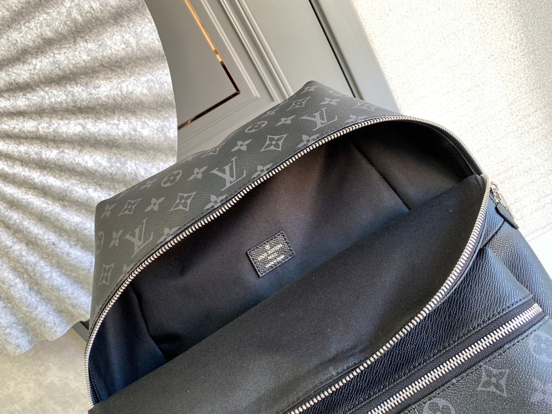 {Style No: V1U13AQ5} DISCOVERY BACKPACK 40 IN BLACK MONOGRAM CANVAS - Image 9