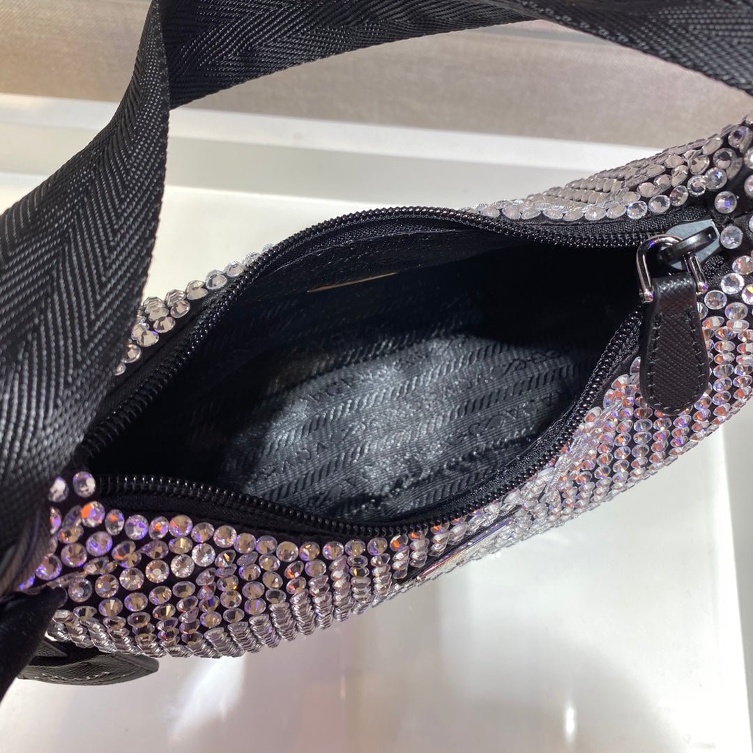 {Style No: 6UWIBUX3} SPARKLING HOBO BAG 23 IN BLACK NYLON ATTACHED FULLY CRYSTALS - Image 4