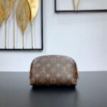 {Style No: UK7CKHKM} POCHETTE COSMÉTIQUE PM 19 IN BROWN MONOGRAM CANVAS