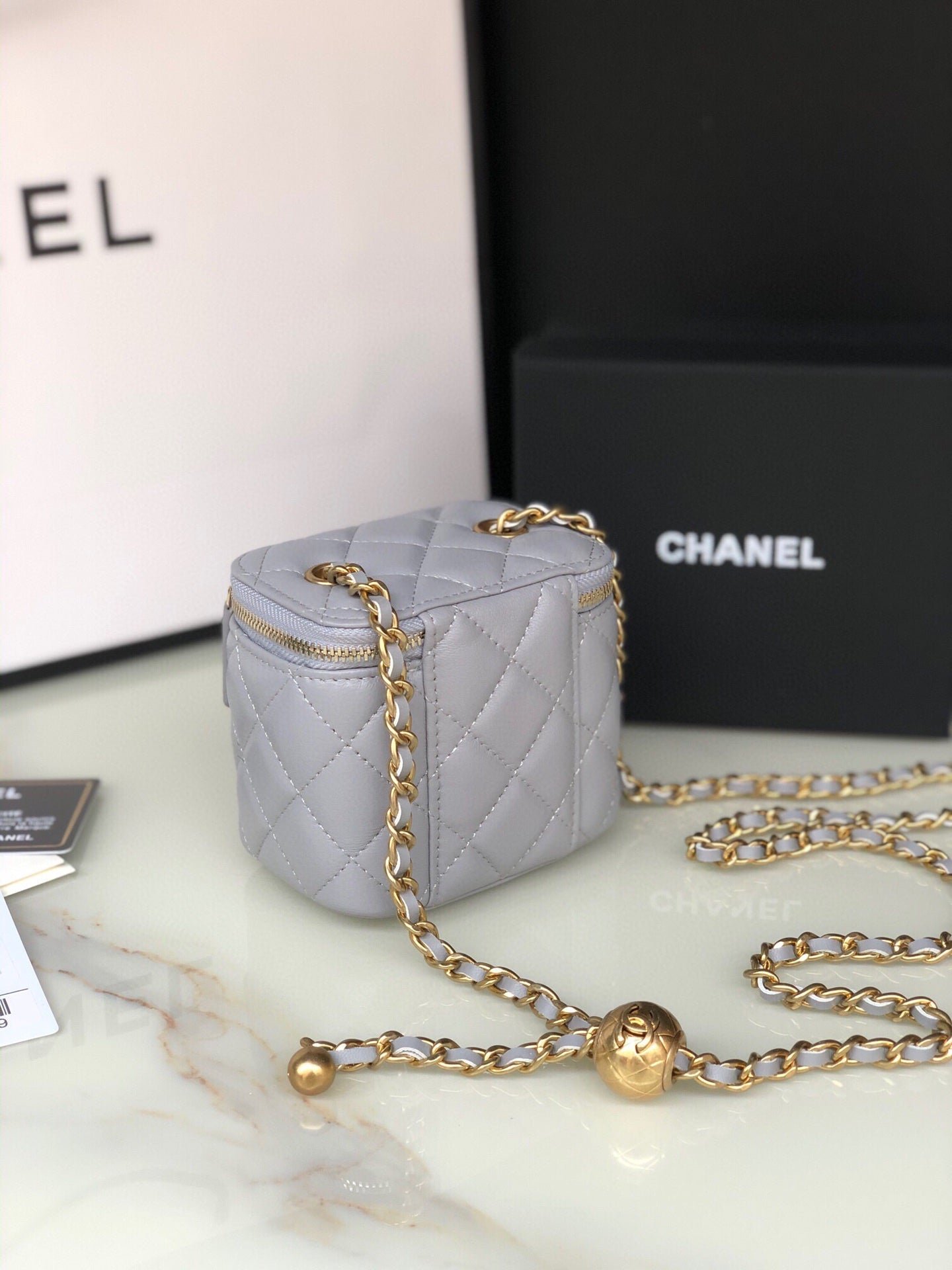 {Style No: KE1ID92G} CC MINI 11 VANITY CHAIN IN LIGHT GREY CALFSKIN GOLD HARDWARE - Image 3