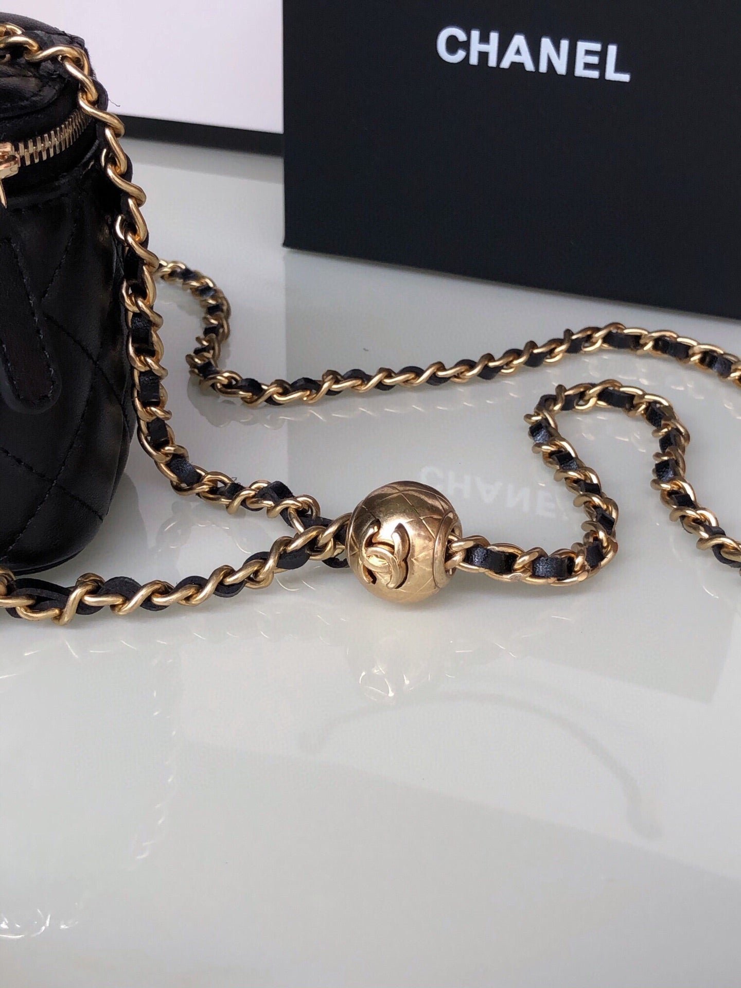 {Style No: CML2B4FA} CC MINI 11 VANITY CHAIN IN BLACK CALFSKIN GOLD HARDWARE - Image 9