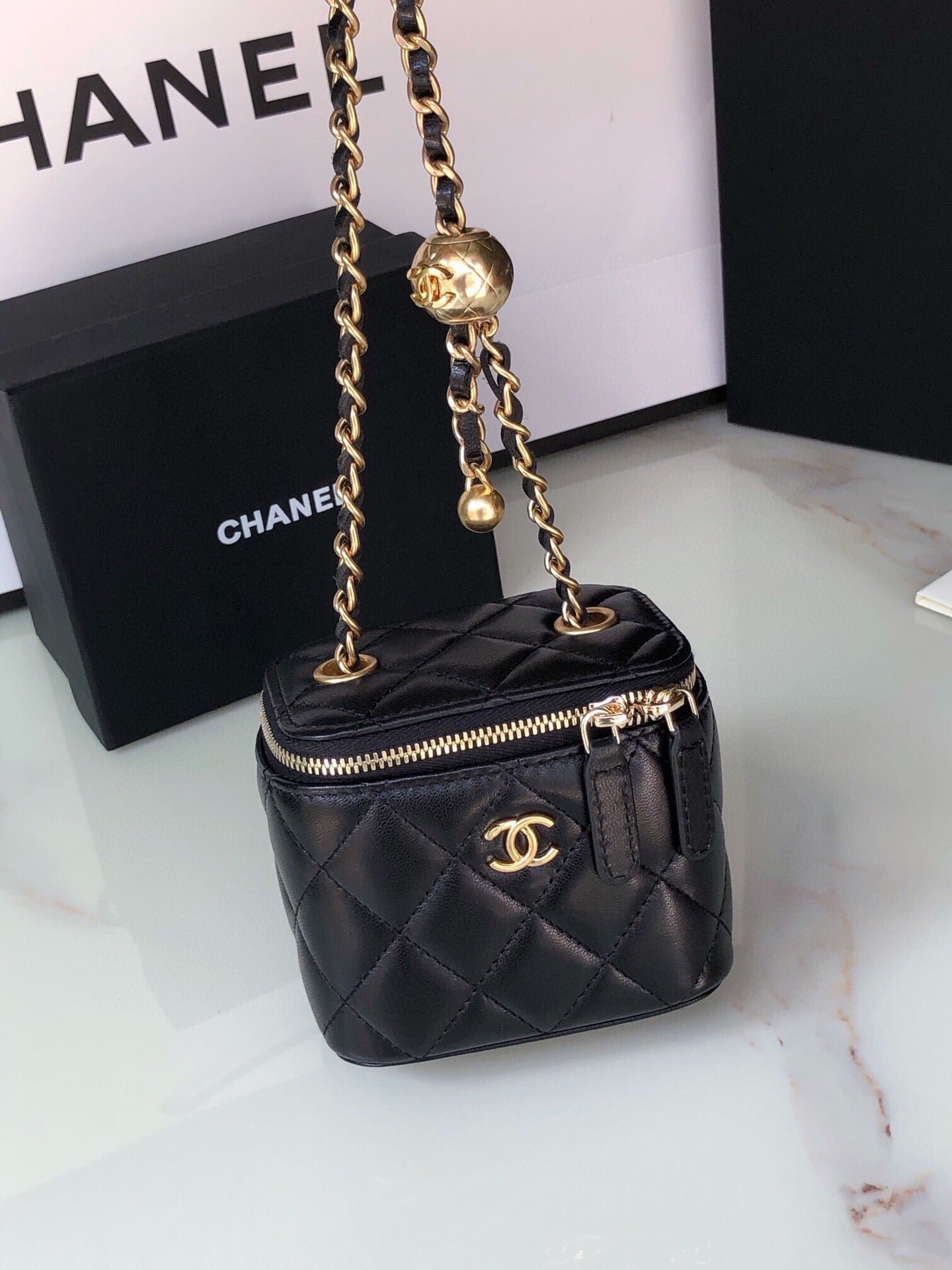 {Style No: CML2B4FA} CC MINI 11 VANITY CHAIN IN BLACK CALFSKIN GOLD HARDWARE - Image 3