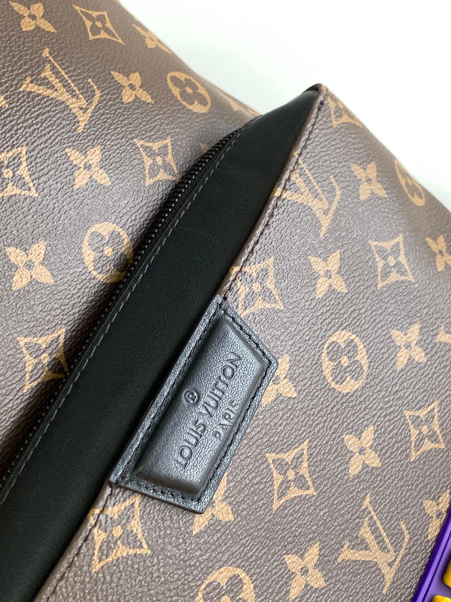 {Style No: 6IVCUOMY} DISCOVERY BACKPACK 40 IN BROWN MONOGRAM CANVAS RUBBER LOGO - Image 3