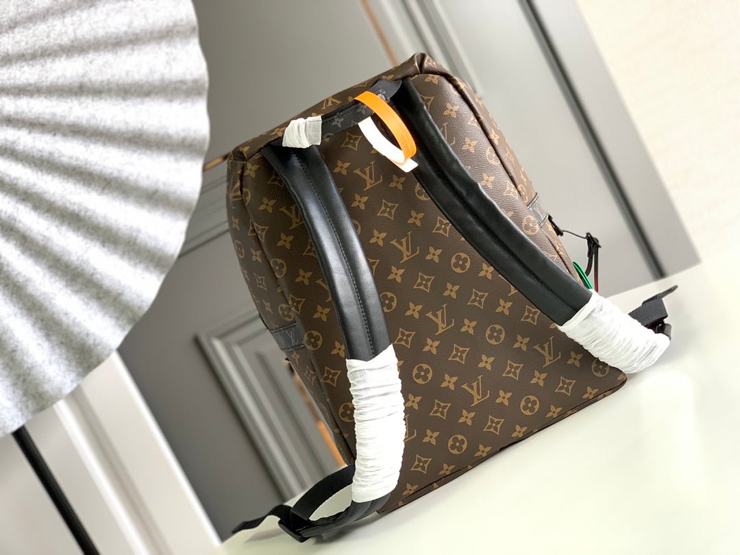 {Style No: 6IVCUOMY} DISCOVERY BACKPACK 40 IN BROWN MONOGRAM CANVAS RUBBER LOGO - Image 4