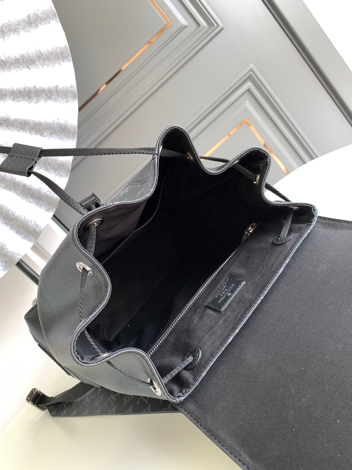 {Style No: OW8JWV3K} BACKPACK 45 IN BLACK CALFSKIN AND GUN METAL MONOGRAM ECLIPSE CANVAS - Image 7