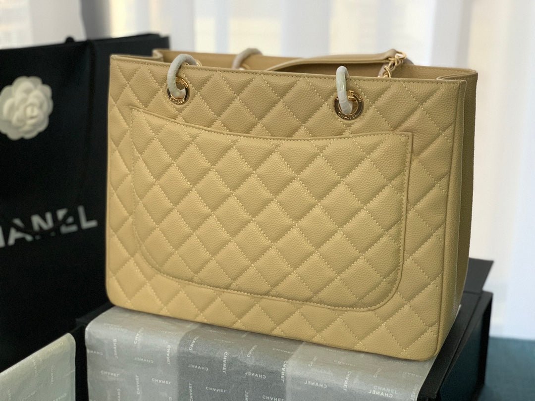 {Style No: VA3QGO3A} CHANEL 25S MEDALLION TOTE 33 CM IN BEIGE CAVIAR WITH GOLD HARDWARE - Image 5