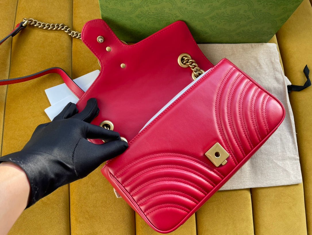 {Style No: VT5XV46G} GG MARMONT MATELASSÉ LARGE 26 BAG RED PINK CALFSKIN - Image 3