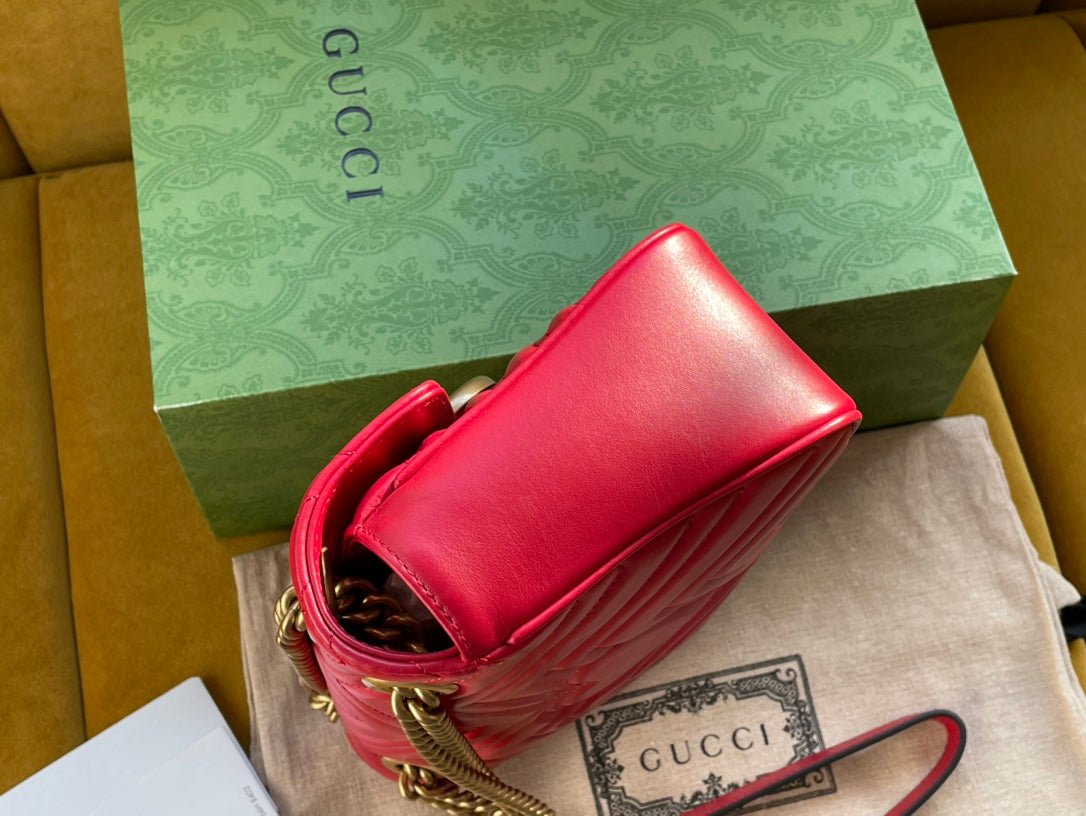 {Style No: VT5XV46G} GG MARMONT MATELASSÉ LARGE 26 BAG RED PINK CALFSKIN - Image 4