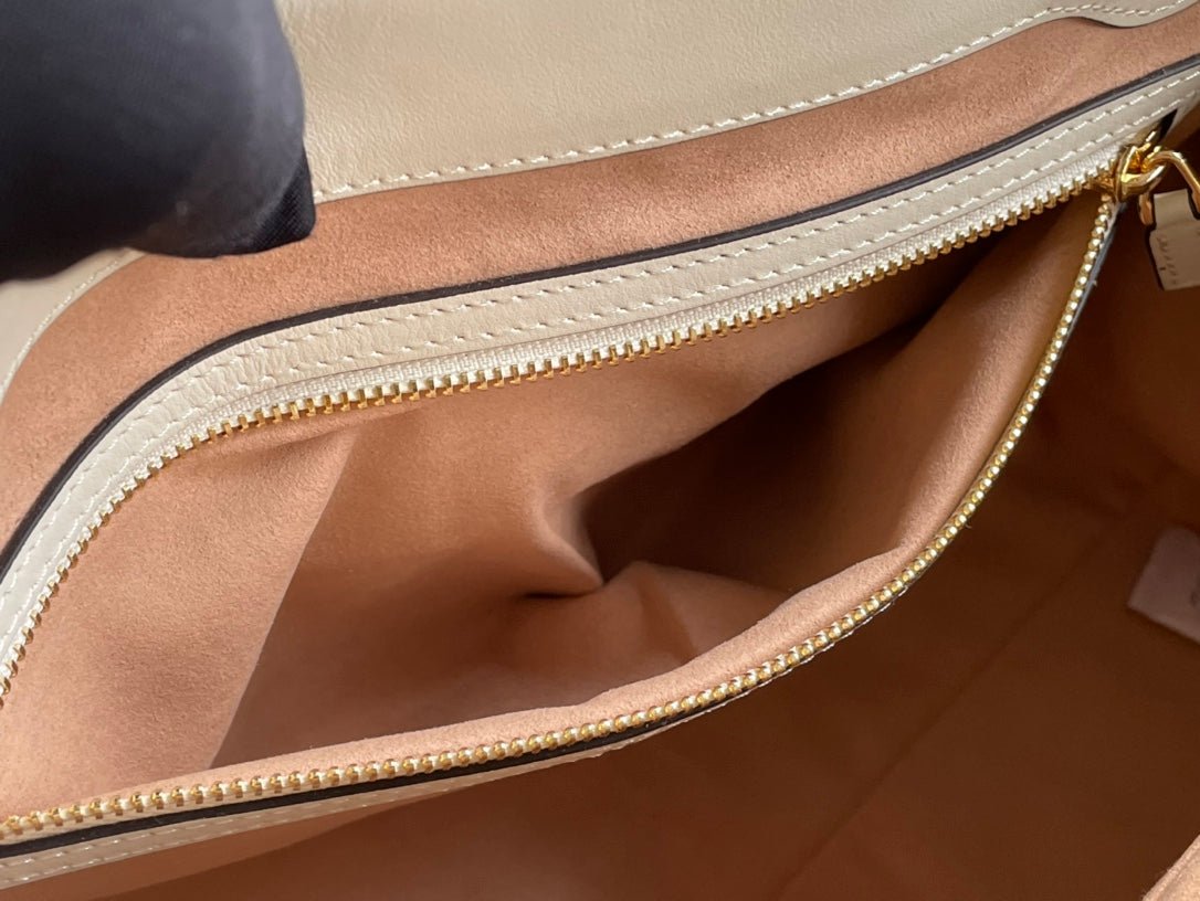 {Style No: LZRSE3AV} GG PADLOCK LARGE 35 SHOULDER BAG BEIGE CANVAS AND WHITE CALFSKIN - Image 4