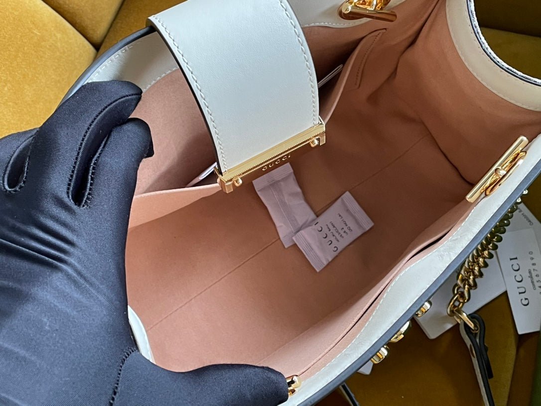 {Style No: P5XQTWZR} GG PADLOCK MEDIUM 26 SHOULDER BAG BEIGE CANVAS AND WHITE CALFSKIN - Image 8