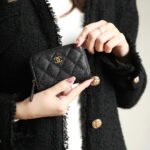 {Style No: F4F9FIPC} CC ZIPPED COIN BASIC PURSE 11 BLACK CALFSKIN GOLD ICON
