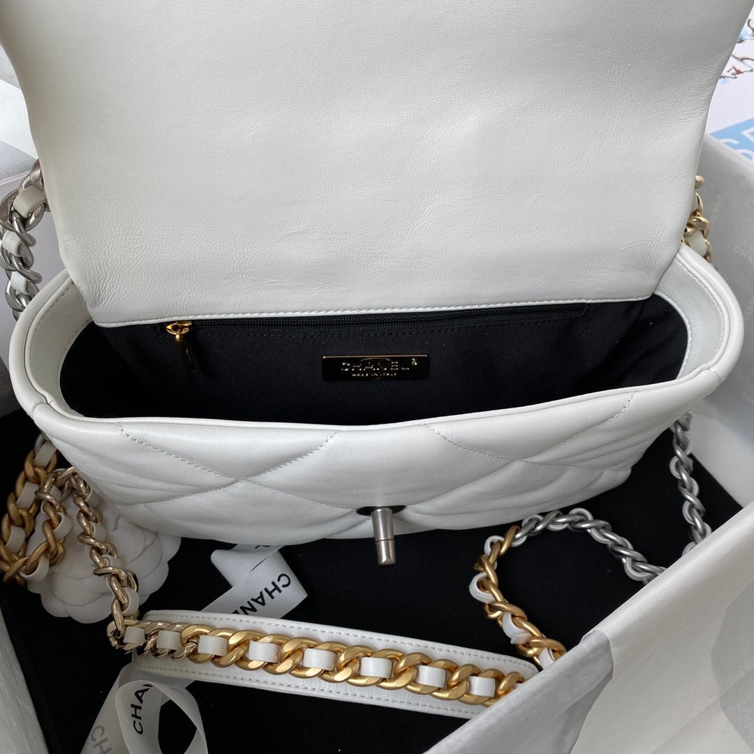 {Style No: 26AOGYCP} CC MEDIUM 26 FLAP BAG IN WHITE LAMBSKIN - Image 6