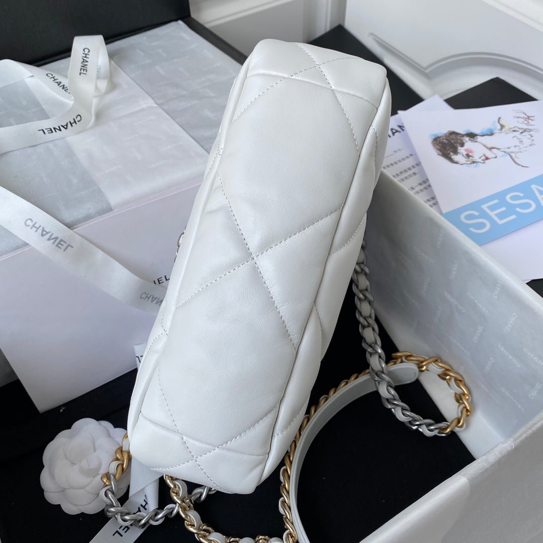 {Style No: 26AOGYCP} CC MEDIUM 26 FLAP BAG IN WHITE LAMBSKIN - Image 5