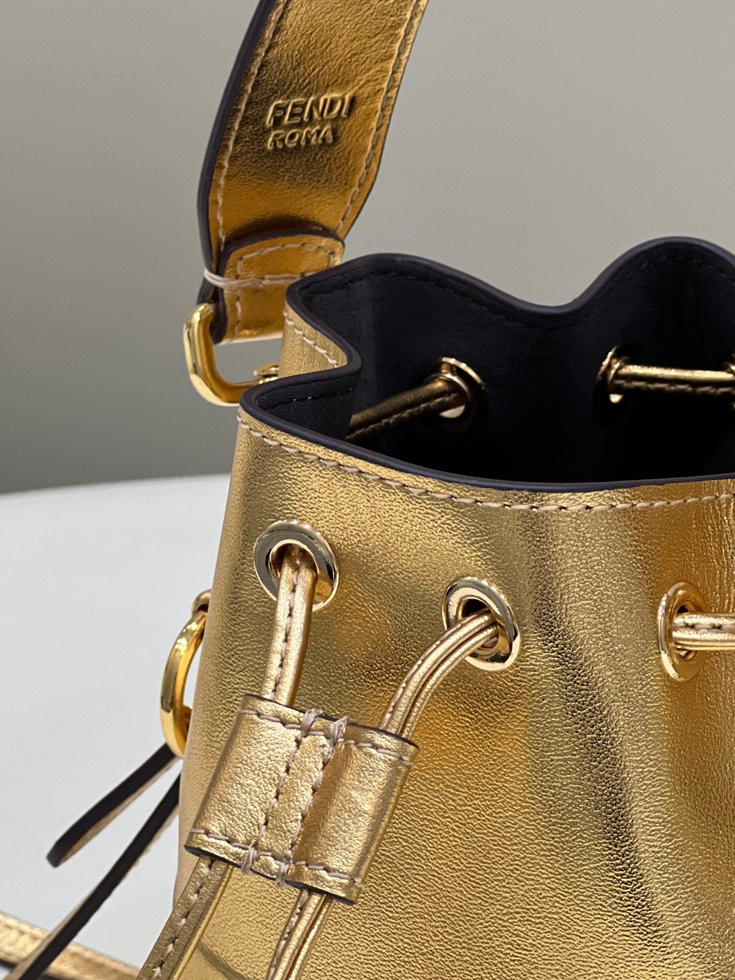 {Style No: 4HQ6AFBX} MON TRESOR 18 IN GOLD METALLIC CALFSKIN - Image 3