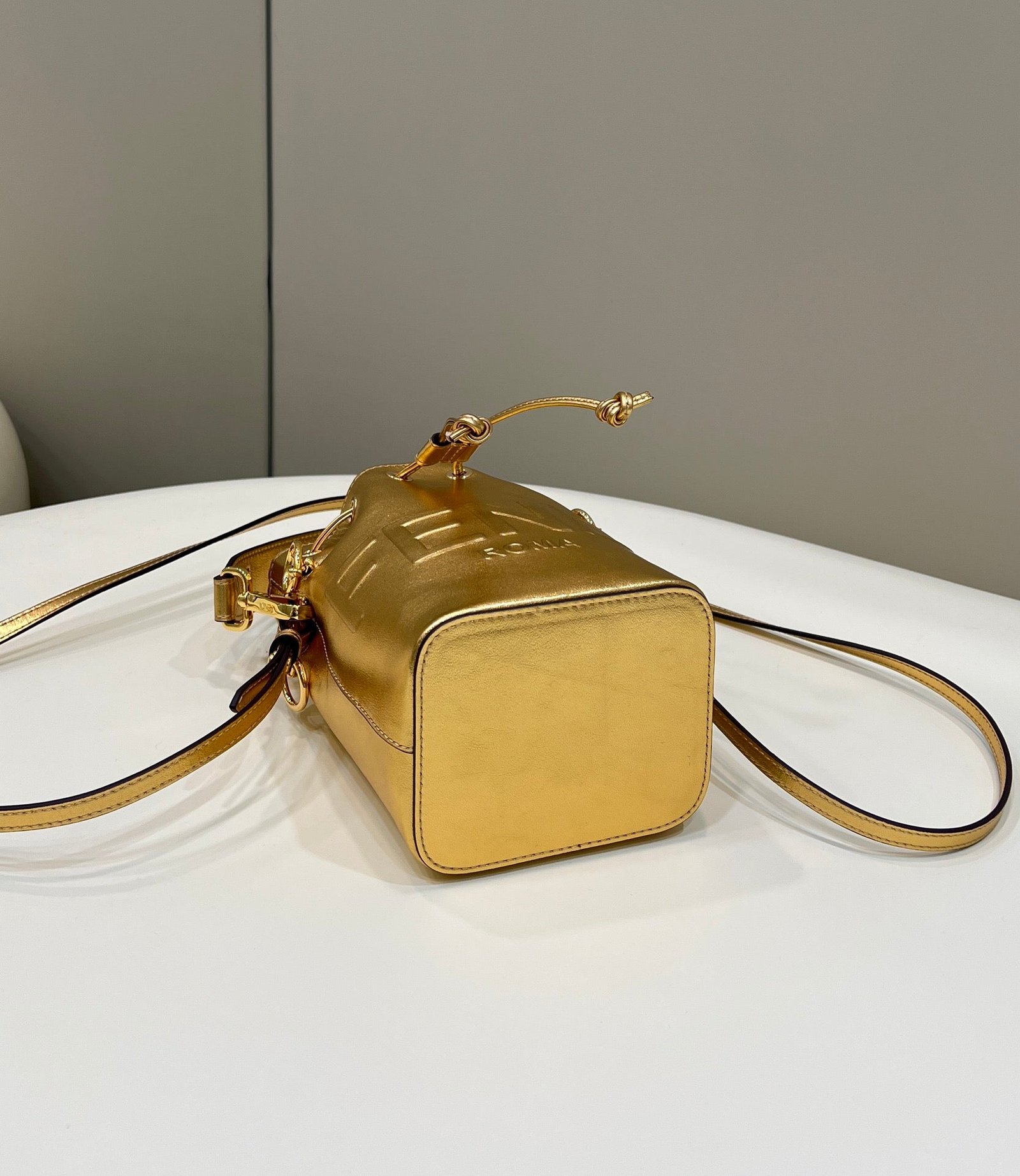 {Style No: 4HQ6AFBX} MON TRESOR 18 IN GOLD METALLIC CALFSKIN - Image 5