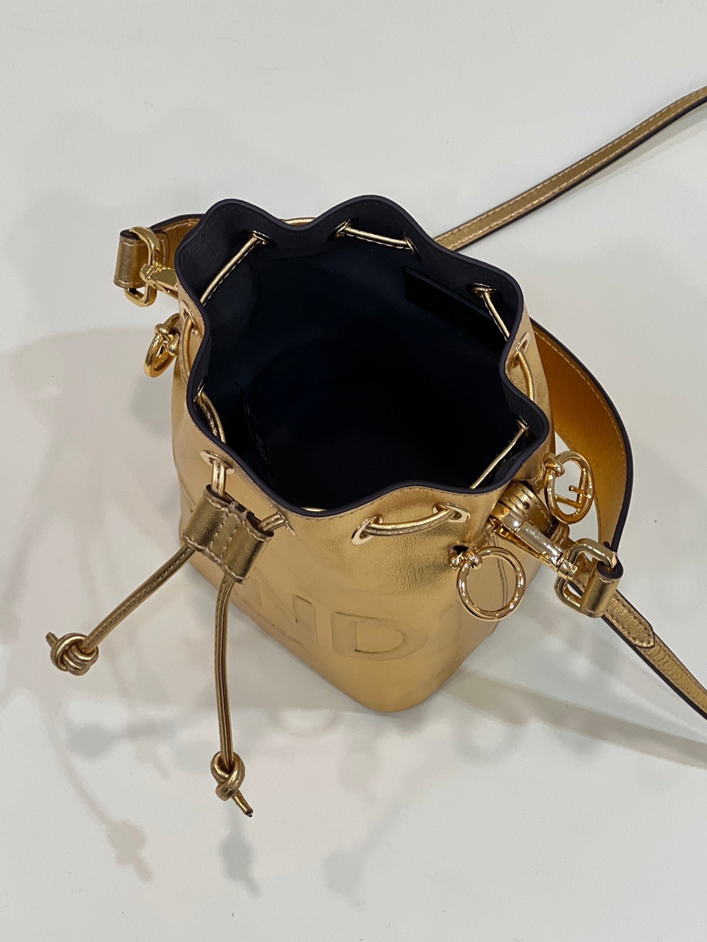 {Style No: 4HQ6AFBX} MON TRESOR 18 IN GOLD METALLIC CALFSKIN - Image 6
