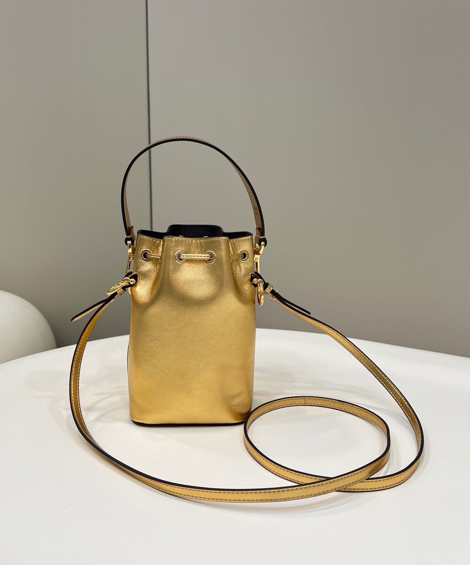 {Style No: 4HQ6AFBX} MON TRESOR 18 IN GOLD METALLIC CALFSKIN - Image 7