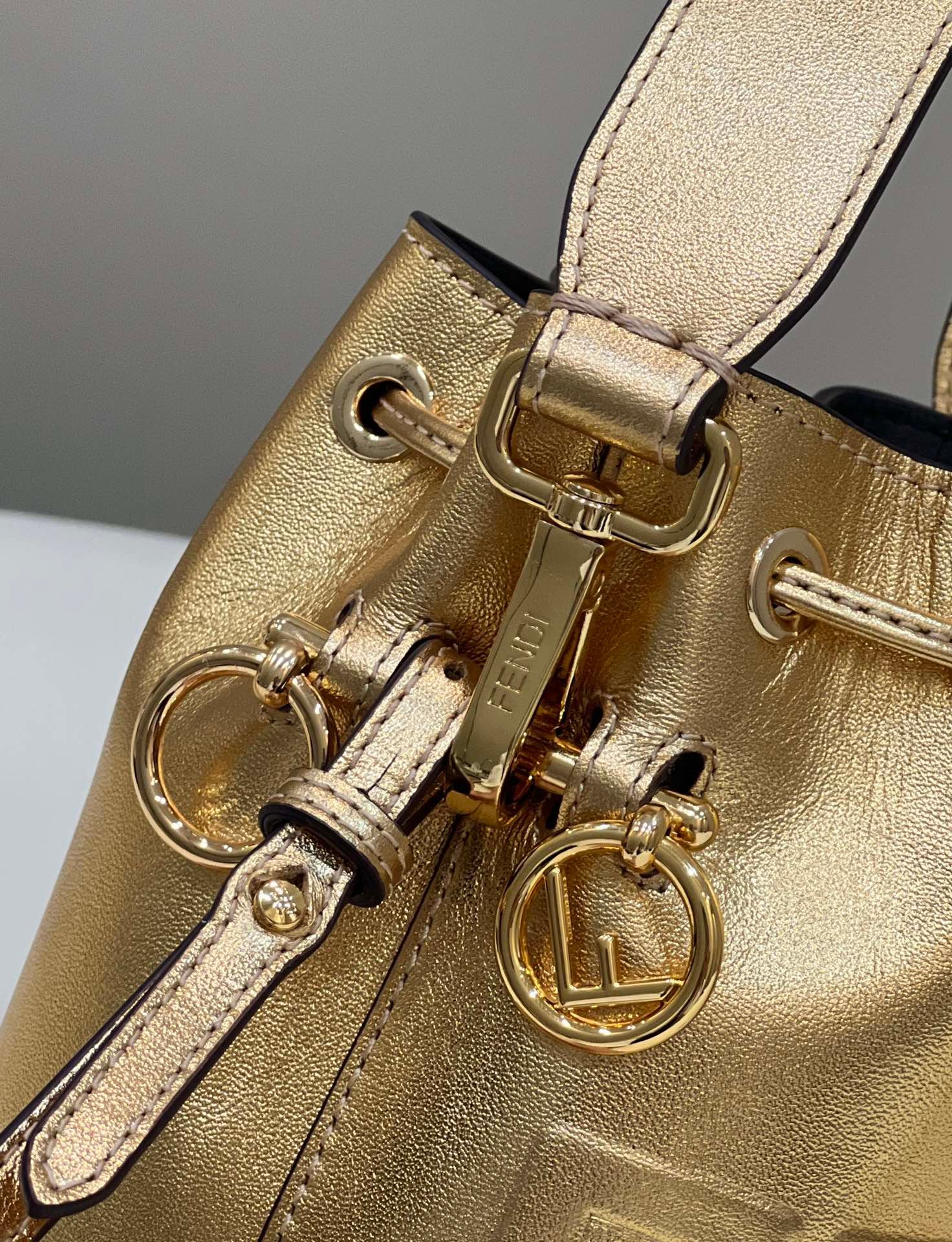 {Style No: 4HQ6AFBX} MON TRESOR 18 IN GOLD METALLIC CALFSKIN - Image 8