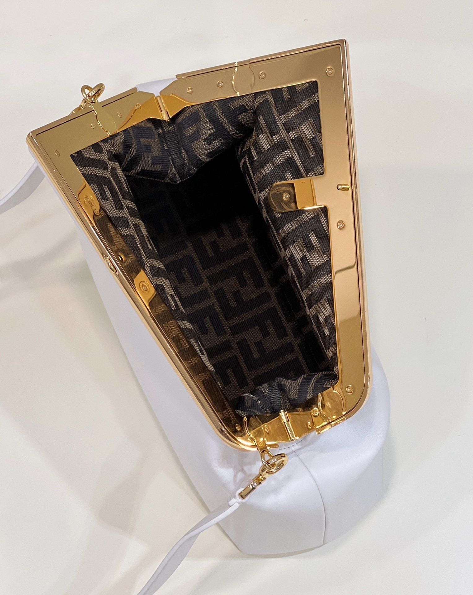 {Style No: FTSXRHZY} FENDI FIRST SMALL 32 IN WHITE NAPPA LEATHER BAG GOLD HARDWARE - Image 7