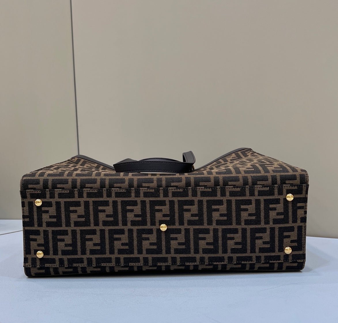 {Style No: LPYMHS5L} FENDI TOTE 41 BAG IN BROWN MIX BLACK MONOGRAM CANVAS GOLD HARDWARE - Image 8