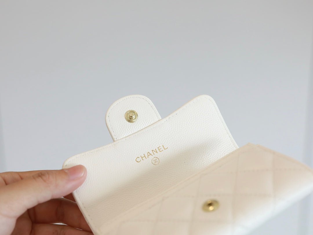 {Style No: 5GHFNBP6} CC FLAP CARD HOLDER 11.3 WHITE GRAINED CALFSKIN GOLD ICON - Image 6