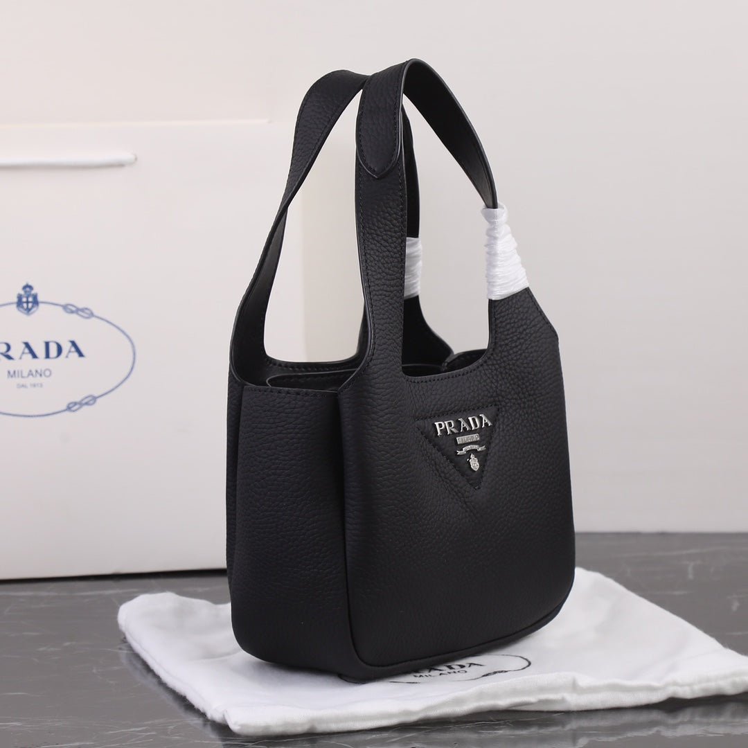{Style No: 8CI3N5XP} PRA 18 DYNAMIQUE LOGO TOTE BAG IN BLACK CALFSKIN - Image 3