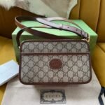 {Style No: B6CZOP8M} BAG WITH INTERLOCKING G 22 IN BEIGE EBONY CANVAS AND BROWN CALFSKIN TRIM