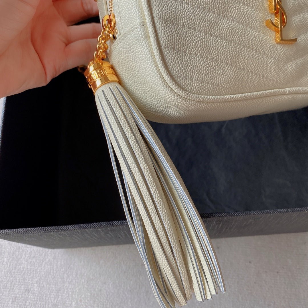{Style No: CZOVNIJD} LOU MINI CAMERA BAG 19 IN WHITE CAVIAR PATTERN CALFSKIN GOLD HARDWARE - Image 5